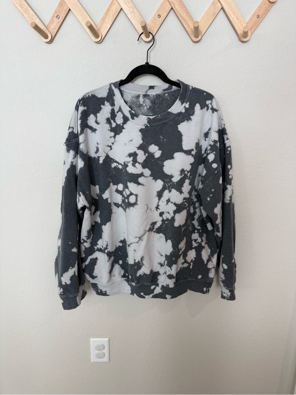 URBAN OUTFITTERS Acid Wash Crewneck Sweatshirt